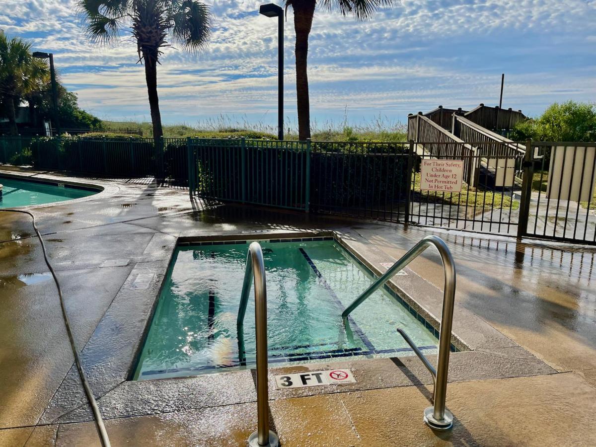 Oceanview Condo With Pool, Hot Tub, Balcony, Right On The Beach Myrtle Beach Exterior foto